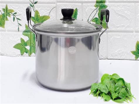 HIGH GRADE STAINLESS CASEROLE WITH DOUBLE HIGH .
